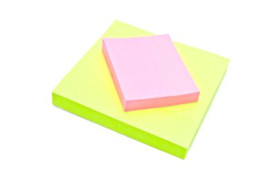 iki beyaz yapışkan not yığınını