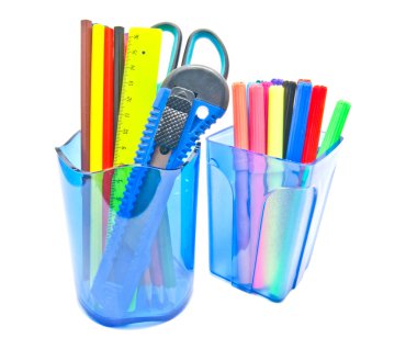 ofis malzemeleri ile iki bardak