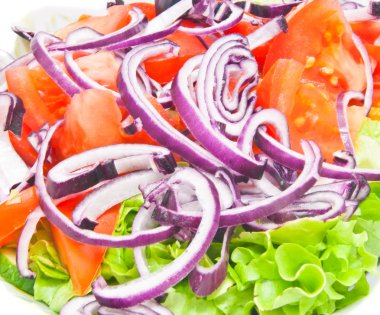 Beyaz tabak yakın çekim salata