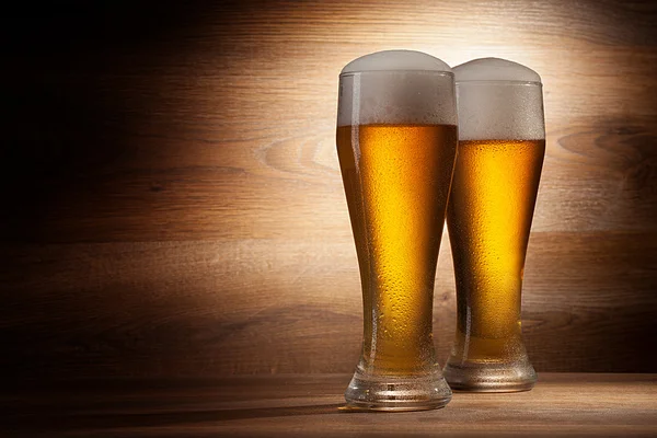 bira cam üzerinde eski bir taş içine