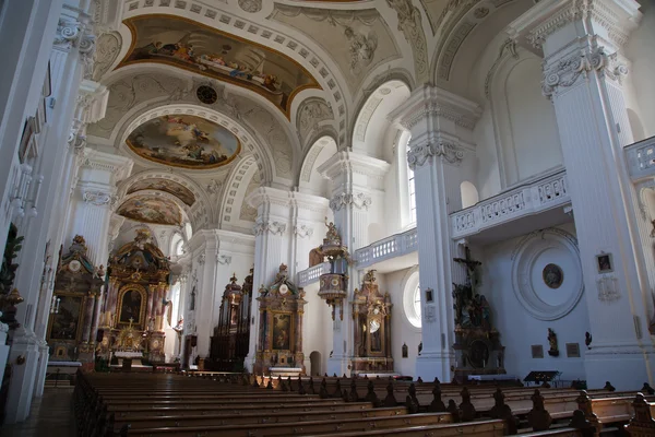 Interior de una iglesia barroca — Foto de Stock