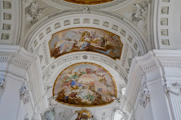 Interno di una chiesa barocca — Foto Stock