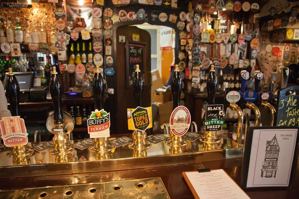 bir İngiliz pub görünümü içinde