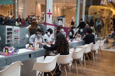 Nail studio bir alışveriş merkezi