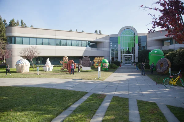 Google Corporate Headquarters and Logo — Stock Photo, Image