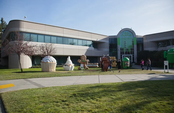 Google Corporate Headquarters and Logo — Stock Photo, Image