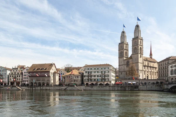 Grossmunster Church Limmat River Zürich Gamla Stan Schweiz — Stockfoto