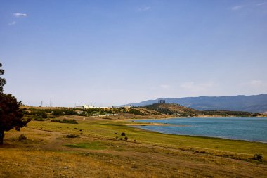 Tiflis rezervuarı veya Tiflis Denizi, Gürcistan 'ın güzel manzarası.