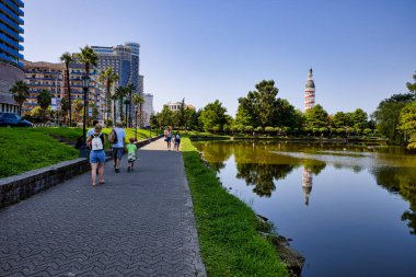 Batumi, Georgia 'da Göl ve Skylines