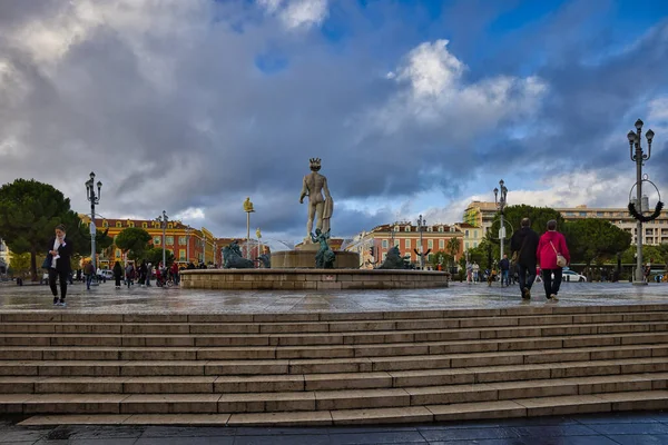 Pohled Náměstí Place Massena Červenými Budovami Kašnou Nice Francie — Stock fotografie