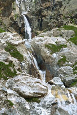 Kafkasya dağlarında çağlayan