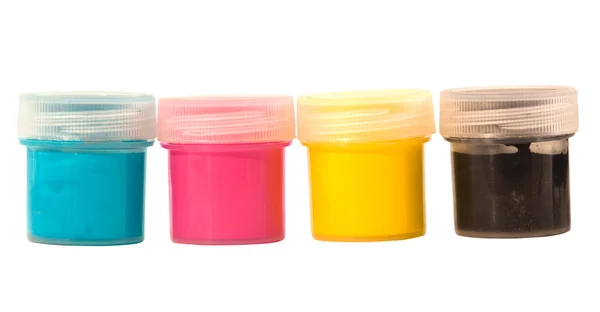 Quatre pots de peinture couleur symbolisant la séparation des couleurs CMJN isolés avec clip — Photo