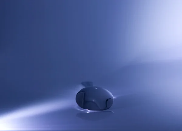Streszczenie zdjęcie łyżeczka metalu oświetlony światłem niebieskim — Zdjęcie stockowe