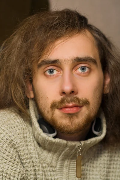 Portrait of man peacefully looking at camera — Stock Photo, Image