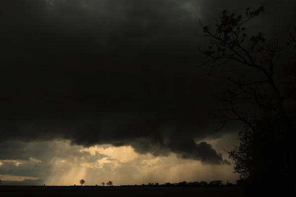 Nuvens negras tempestade — Fotografia de Stock