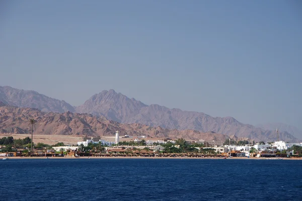 ¿Ciudad? ? con montañas en Egipto — Foto de Stock