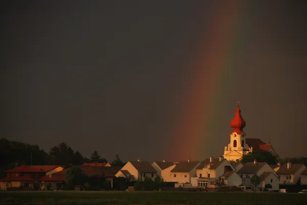 Arco iris iglesia vista derecha grande — Foto de Stock