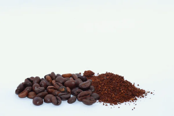 Coffee beans and ground coffee center — Stock Photo, Image