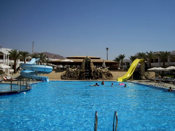 Piscina en las vacaciones — Foto de Stock