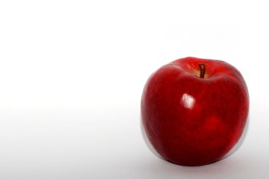 Kırmızı elma görünümü değil