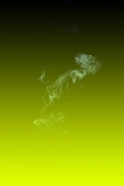 Дым на желтый — стоковое фото