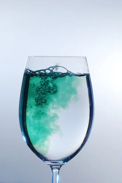 Lichid cu bule verzi — Fotografie, imagine de stoc