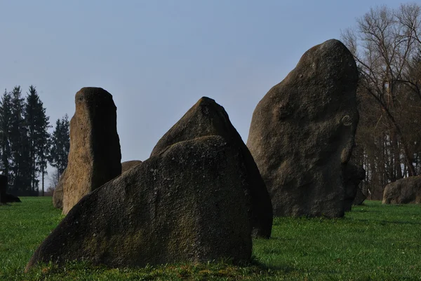 Piedras de granito con árboles — Foto de Stock