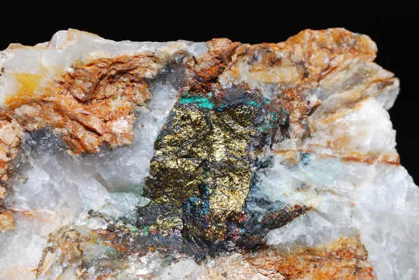 Minerály detail s Pyrit a křemen — Stock fotografie