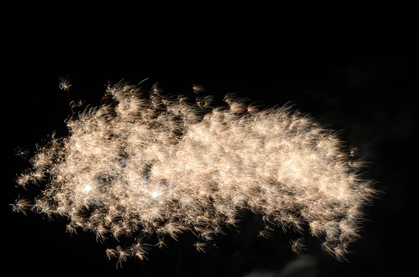 Тонкий фейерверк белые звезды — стоковое фото