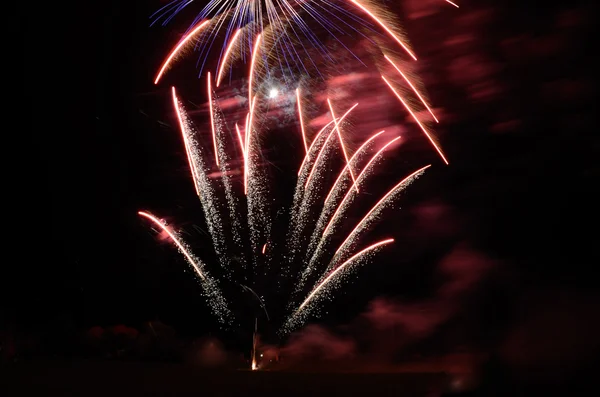 Grote kleurrijke vuurwerk — Stockfoto