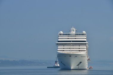 cruise gemi demir attı