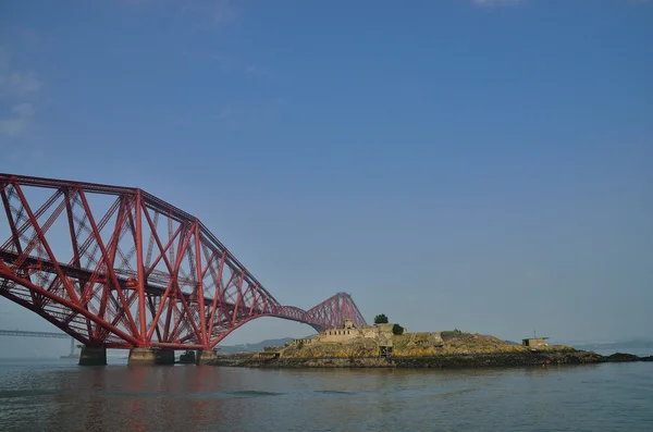 Ponte vermelha adiante ponte — Fotografia de Stock