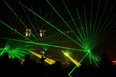 parlak yeşil lazer show grubu