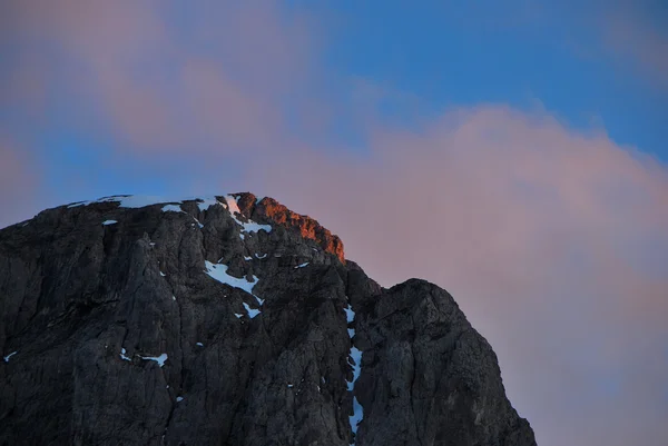 Gün batımı ile dağ — Stok fotoğraf