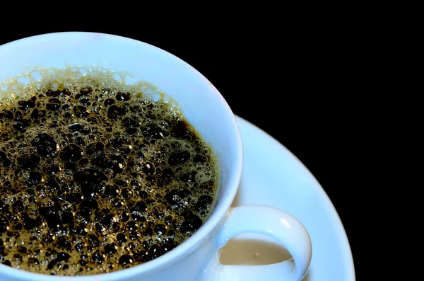 Tazza bianca con schiuma di caffè — Foto Stock