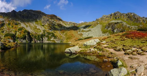 Farbenpracht Bergsee Sommerlichen Panoramablick — Stockfoto