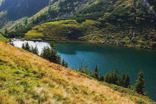 Superficie Brillante Lago Azul Montaña Austria Vacaciones — Foto de Stock