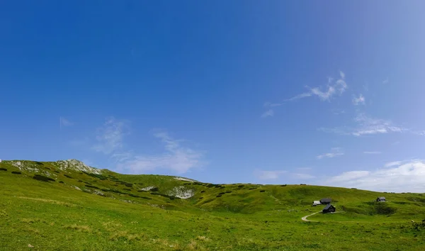 Splendido Paesaggio Naturale Verde Con Capanne Alpine Vista Panoramica Cielo — Foto Stock