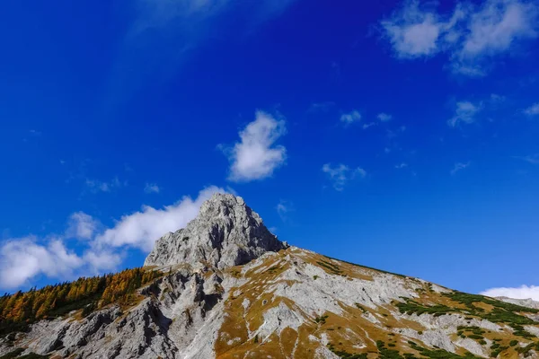 Meravigliosa Cima Alta Una Montagna Con Cielo Azzurro Austria — Foto Stock
