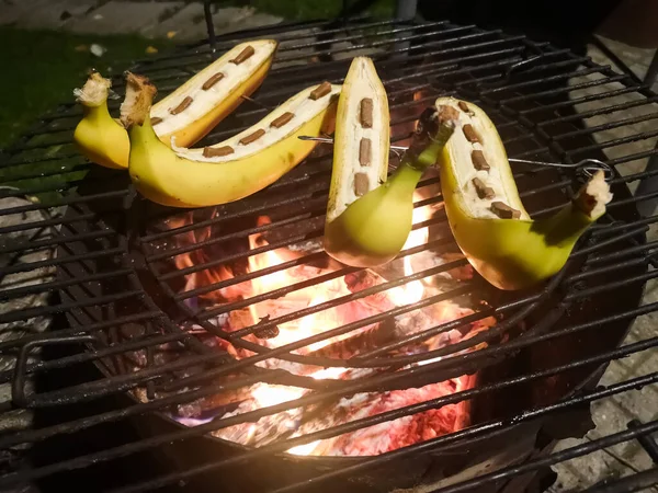 Smakelijke Bananen Koken Met Chocolade Het Vuur Zomer Tijdens Het — Stockfoto