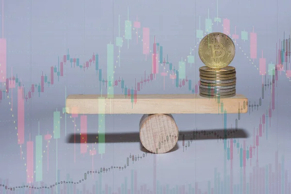 Halom Bitcoin Egy Libegő Grafikonok Piacról Szürke Alapon — Stock Fotó