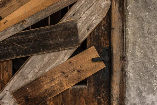 Vieja Puerta Madera Clavada Una Casa Abandonada — Foto de Stock