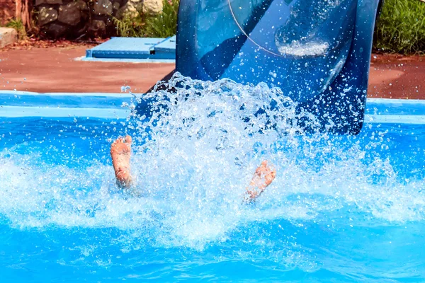 Aqua park glijden — Stockfoto