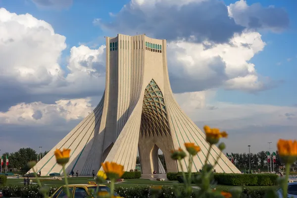 Torre Azadi em Teerão, Irão — Fotografia de Stock