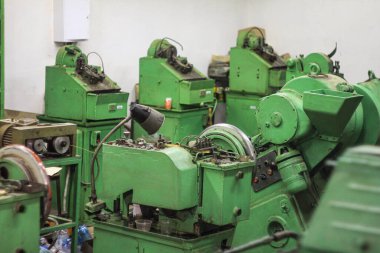 Ukrayna 'daki eski SSCB imalatında metal takımyıldızı ekipmanı