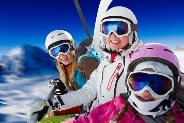 Ski familie. — Stockfoto