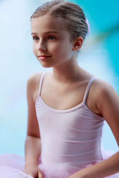 Ballett, Ballerina - junge und schöne Balletttänzerin — Stockfoto