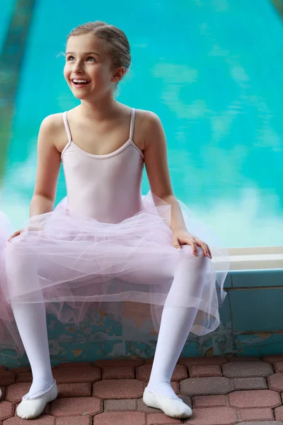 Ballet, ballerina - young and beautiful ballet dancer — Stock Photo, Image