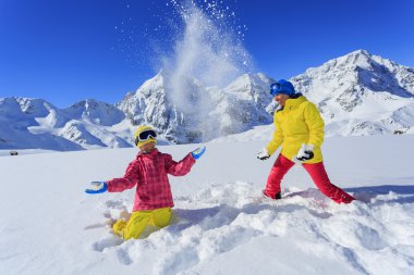 Kayak, kış, kar, güneş ve eğlence - aile kış keyfi