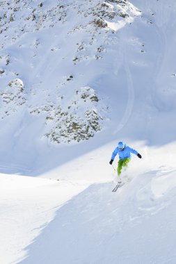 Kayak, kayakçı, freeride taze toz karda